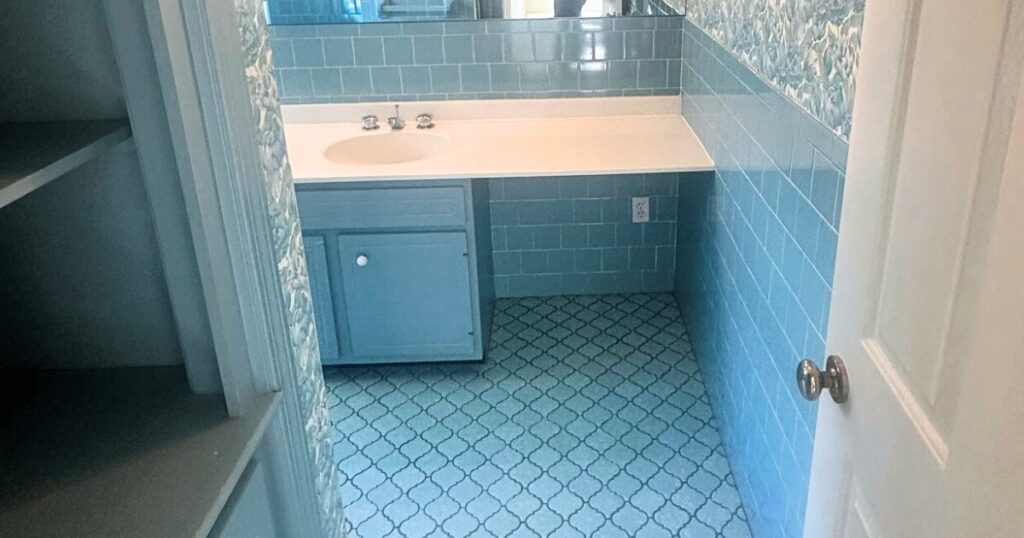 bathroom tile ideas - blue theme bathroom design